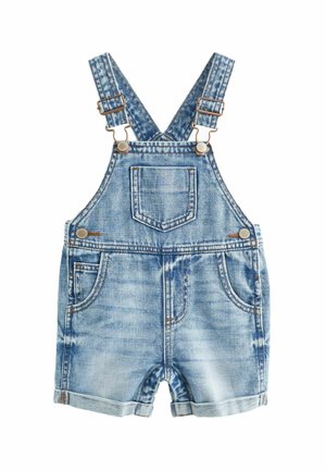 Jasnoniebieskie krótkie ogrodniczki z denimu z regulowanymi szelkami, przednią kieszenią, bocznymi kieszeniami i podwiniętymi nogawkami.