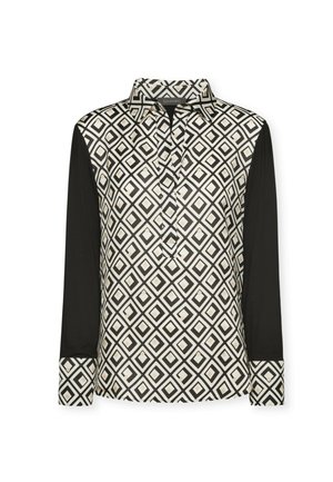 Blusa a maniche lunghe con maniche nere, motivo geometrico a diamante bianco e nero sul corpo, polsi e colletto coordinati, apertura frontale con bottoni.