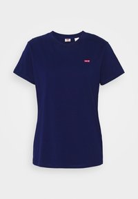 Námořnická modrá pánská tričko s krátkým rukávem od značky Levi's s malým červeným a bílým logem Levi's na levé straně hrudníku.