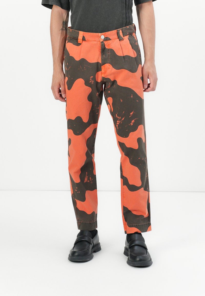 Études Broek oranje
