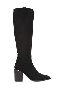 Botte noire en suede, haute jusqu'au genou, avec un bout pointu, un talon carré et un détail en boucle en haut. Texture lisse et design épuré.