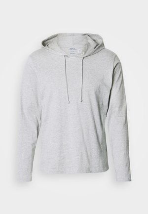 Hanorac de culoare gri deschis, realizat dintr-un material moale. Are mâneci lungi, șnur la glugă și croială lejeră. Design simplu, fără modele.