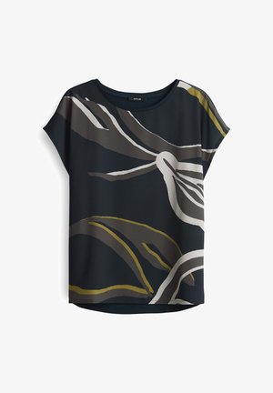 Korte mouwen top gemaakt van lichtgewicht stof met een donkerblauwe achtergrond en abstracte bloempatronen in beige, grijs en olijfgroen accenten.