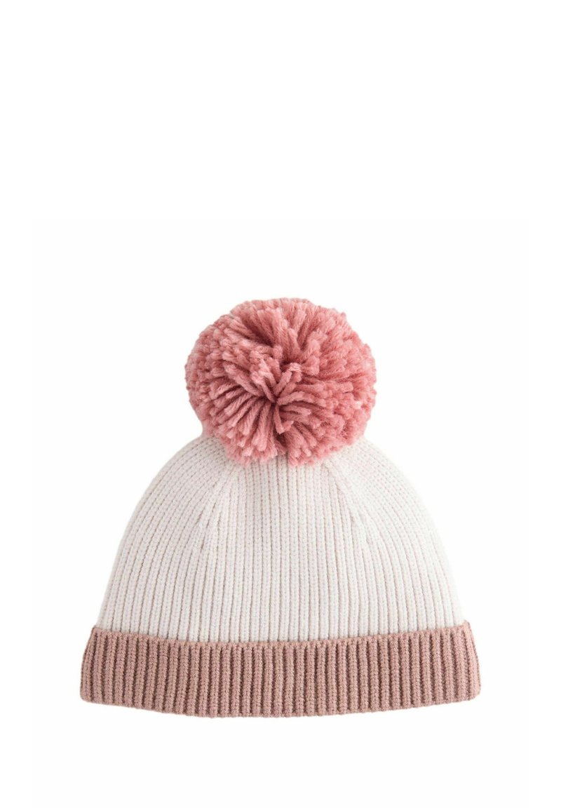 Strickmütze in Weiß mit einem pinken Pompon. Hat einen gerippten, hellrosa Rand und ein strukturierte Maschenmuster am Körper.