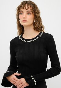 adL WITH PEARLS - Stickad tröja - black