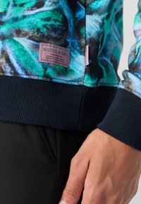 Scotch & Soda DIGITAL PRINT ARTWORK - Sportska majica - blue