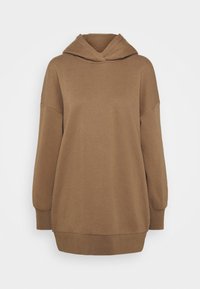 Sudadera marrón de gran tamaño hecha de una tela suave, con un cuello medio-alto, hombros caídos y mangas largas con puños acanalados.