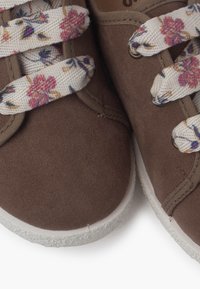 Pisamonas FLORES SERRATEX - Tenisky - topo