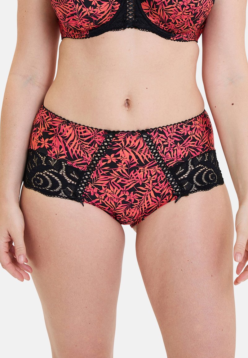 Braguitas de talle alto con estampado floral en rojo y negro, con detalles de encaje, un diseño texturizado y costuras en contraste para dar mayor detalle.