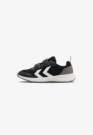 Czarne sportowe buty z siateczkową cholewką, szarymi akcentami, białym wzorem w chevron, dwoma paskami na rzepy oraz teksturowaną gumową podeszwą.