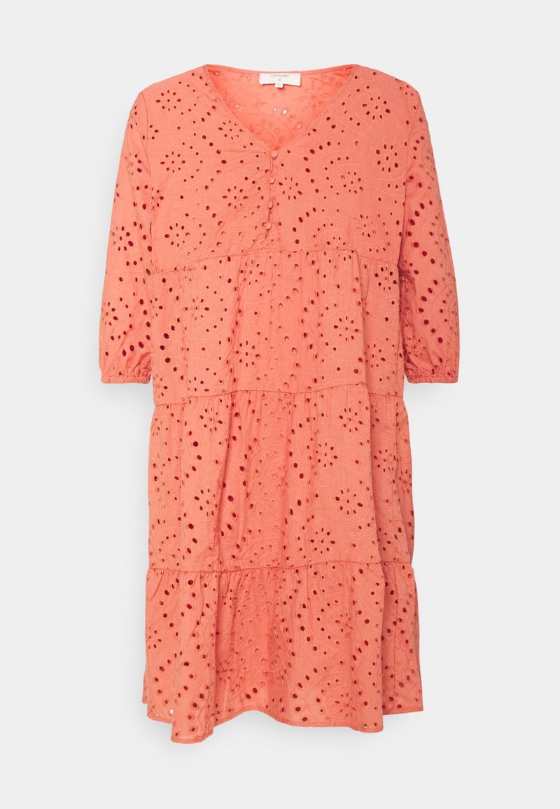 Robe en coton couleur corail avec un décolleté en V, des manches trois-quarts et un design à volants présentant des motifs en broderie à œillets.