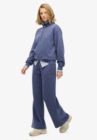 Superdry & Co ATHLETIC ESSENTIALS LOGO GARMENT DYED JOGGERS - Pantaloni sportivi - mariner navy