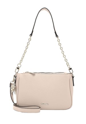 Beige leren handtas met een gouden ketting en schouderriem, ritssluiting en klein metalen logo aan de voorkant.