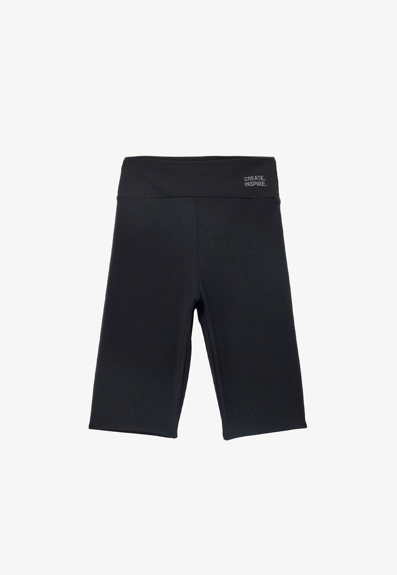 Schwarze Sportshorts aus glattem, elastischem Material, mit einem breiten Bund und einem bedruckten Textdesign auf der Rückseite.