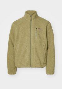 Unselected, imperial green