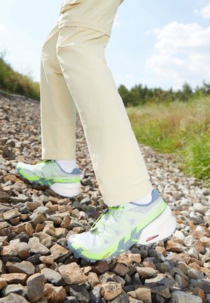 Długie spodnie trekkingowe