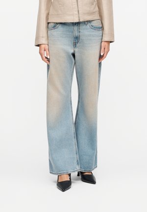 LOOSE BOOT - Bootcut farmer - blue denim