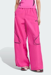 TEAMGEIST ADICOLOR OVERSIZED - Pantalon de survêtement - semi lucid fuchsia black
