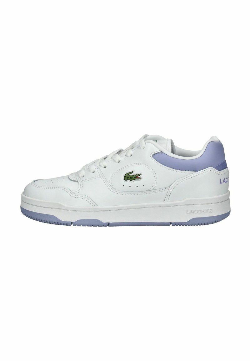 Weiße Leder Sneaker mit lavendelfarbenen Akzenten, perforierter Zehenpartie, runden Schnürsenkeln und einem grünen Lacoste-Logo an der Seite und hinten. Gummisohle.