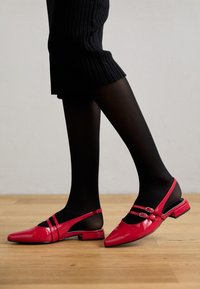Balerínky na šnúrky - red patent