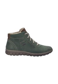 Bottes de cheville en cuir vert avec une finition texturée, un col rembourré, des lacets gris et une semelle en caoutchouc dotée d'un motif cranté.
