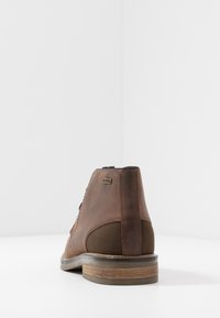 Barbour READHEAD CHUKKA BOOT - Pantofi casual cu șiret - tan
