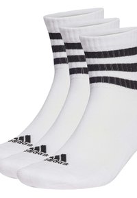 Weiße Baumwollsocken im Crew-Stil mit schwarzen horizontalen Streifen und einem schwarzen Adidas-Logo auf der Zehe. Glatte Textur, entworfen für sportliche Verwendung.