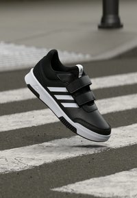 TENSAUR SPORT 2.0 UNISEX - Apavi skriešanai pa asfaltu - core black/footwear white
