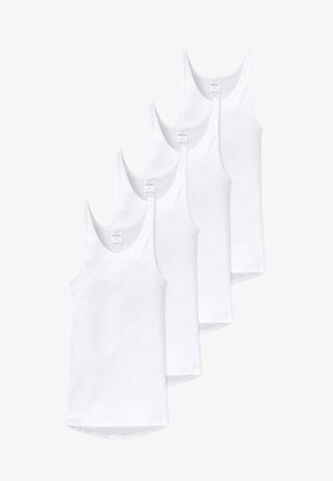 Vier witte katoenen tanktops met ribbels, met brede bandjes en een rechte snit, op elkaar gestapeld.