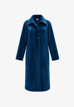 Abrigo largo y azul de forro polar con un cuello con solapa, cierre de botones, dos bolsillos laterales y un patrón texturizado en toda la tela.