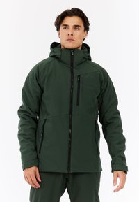 Giacca isolante verde con cappuccio, dotata di tasche con cerniera, chiusura frontale con zip e tessuto testurizzato. Design liscio e aderente.