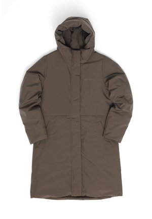 Brauner Puffer-Mantel mit Kapuze, ausgestattet mit einem Reißverschluss vorne, zwei seitlichen Taschen und einer glatten, matten Oberfläche. Das Innere hat ein strukturiertes Futter.