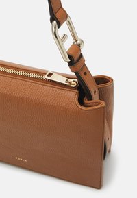 Furla NUVOLA S CROSSBODY - Skulderveske - brown