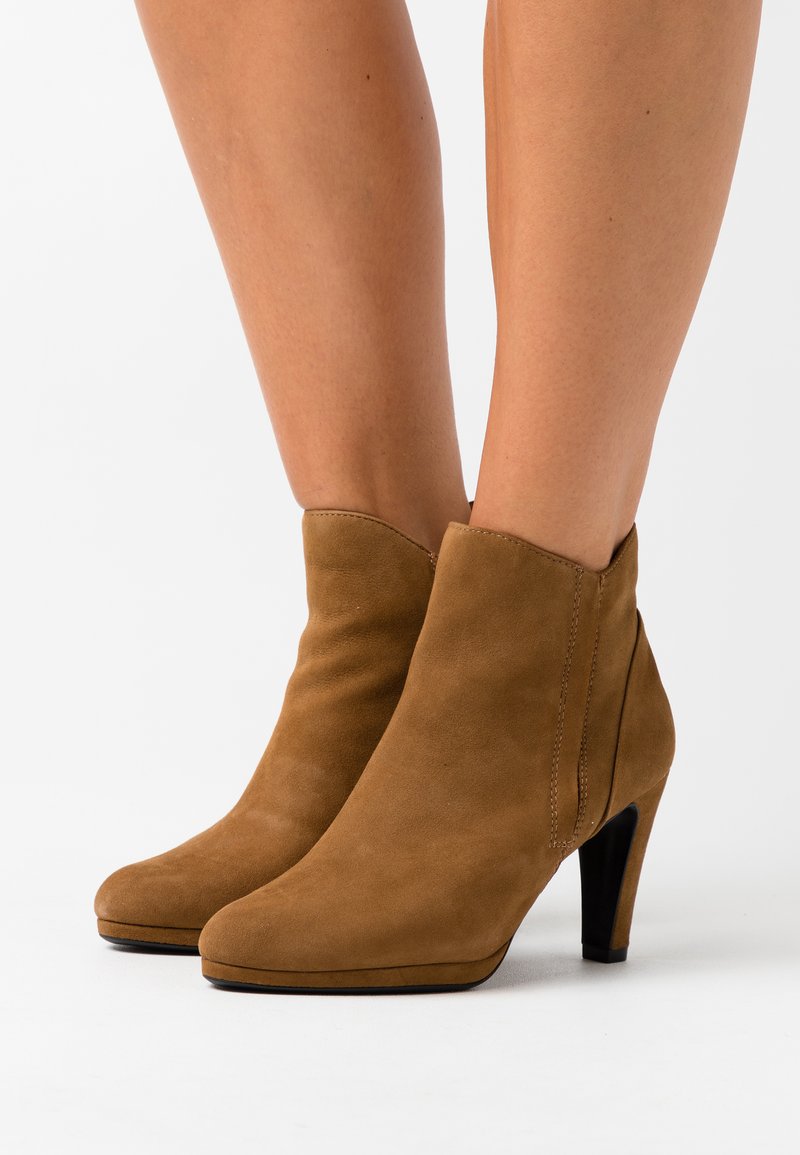 Caprice High Heel Stiefelette - wood