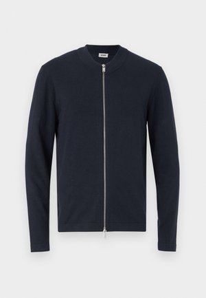 Marinblå zip-up jacka med rund krage, långa ärmar och en slät textur. Har en metalldragkedja fram.