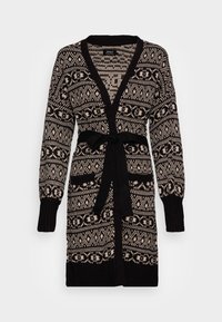 Lång svart och beige stickad kappa med geometriska mönster, framfickor, ribbade mudd och ett knytbart midjebälte.