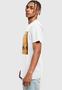Mister Tee GRAND CANYON - Triko s potiskem - white