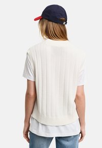 GANT WIDE V-NECK - Pulover - cream