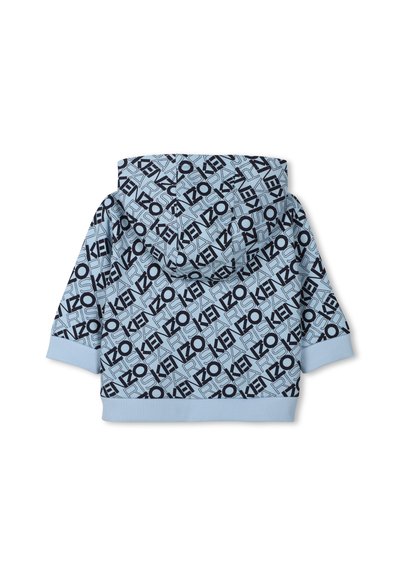 Lichtblauwe hoodie met zwart herhalend "KENZO" patroon. Beschikt over geribbelde mouwen en zoom en heeft een zachte stofstructuur.