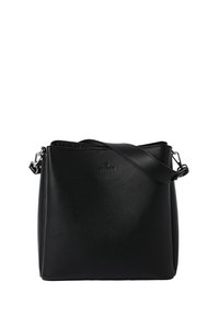 Borsa a mano in pelle nera con texture a granuli, forma quadrata, chiusura superiore con zip e tracolla removibile con hardware metallico.
