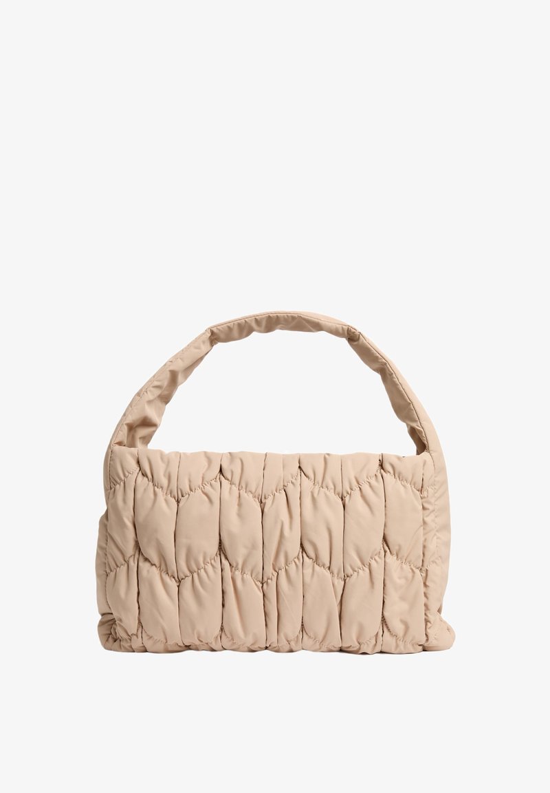 Pikowana beżowa torba na ramię o miękkiej, wyściełanej fakturze, z okrągłym uchwytem i prostokątnym kształtem, idealna do użytku codziennego.