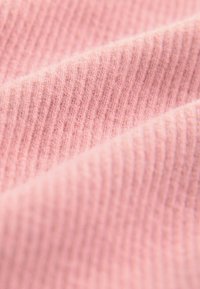 Unselected, pink
