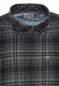 Rutet skjorte i sort og grå flannel, med en knapkrave, to knapper og et logo-tryk på brystlommen.