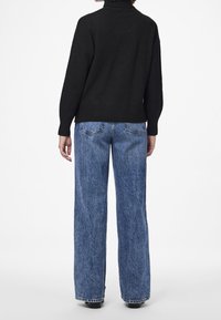Pieces Sweter