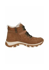 Bottine mi-hauteur en suede marron avec un détail matelassé, un col rembourré, une fermeture éclair latérale, des œillets en métal et une semelle en caoutchouc blanche contrastante.