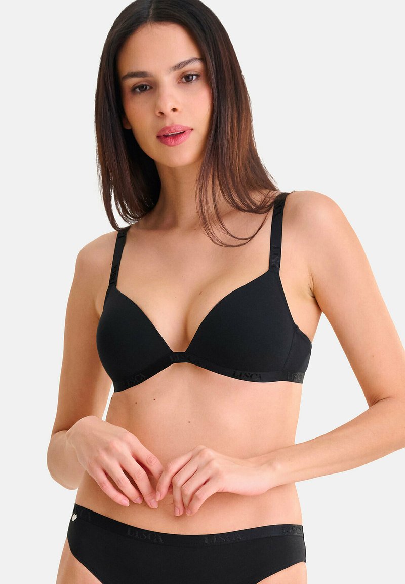 Soutien-gorge triangle noir avec bretelles réglables, texture lisse et logo en relief sur la bande. Design simple adapté à un usage quotidien.