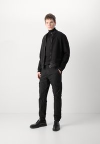 Tommy Jeans ETHAN - Calças cargo - black