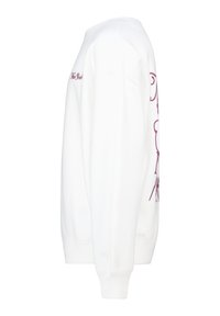 Sweatshirt blanc à col rond, à manches longues et avec des poignets côtelés ; présente un texte brodé en violet et des motifs sur la manche gauche.