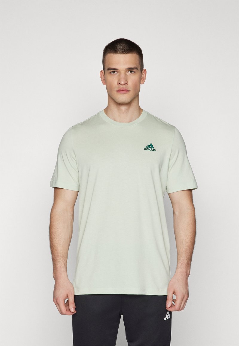 adidas Sportswear Camiseta básica - linen green