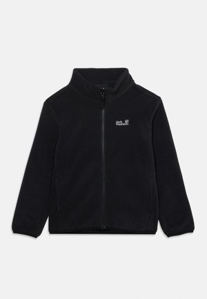 Čierna fleece bunda na zips s vysokým golierom, dlhými rukávmi, bočnými vreckami a malým bielym logom „Jack Wolfskin“ na hrudi.